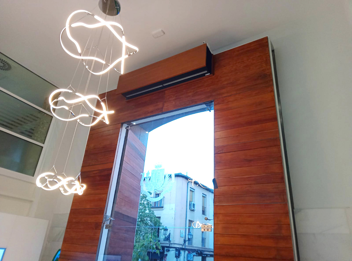 Zen air curtain in Madrid medical association